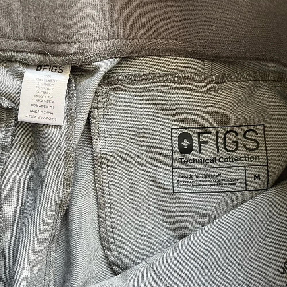 FIGS TECHNICAL COLLECTION PANTS SIZE MEDIUM NURSE DOCTOR HOSPITAL SCRUBS